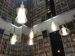 -钟书阁(松江泰晤士小镇店)