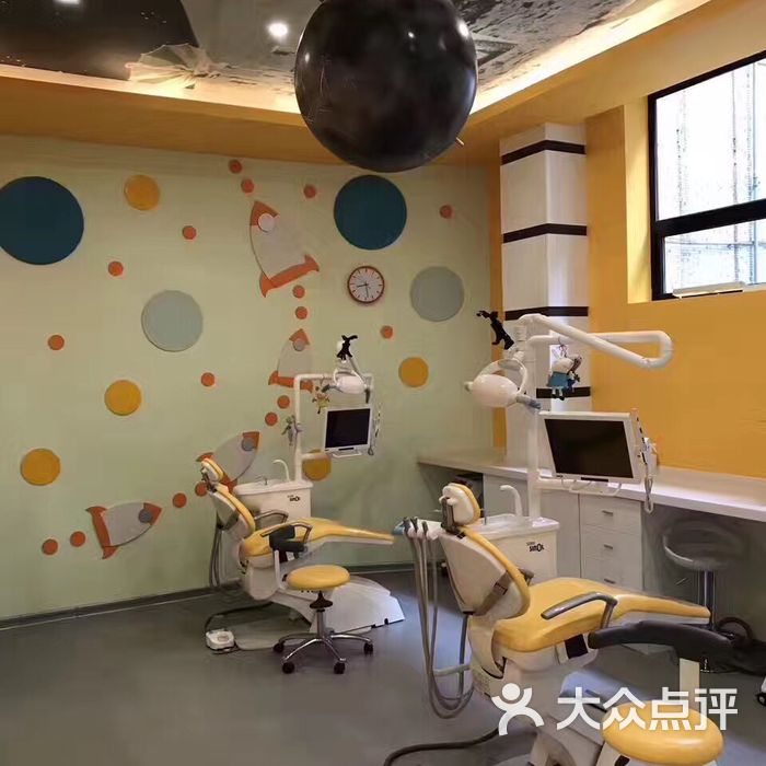极橙儿童齿科