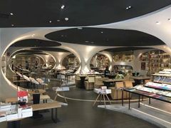 -钟书阁(珍园店)