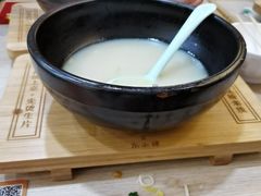 -花馬肆.云南过桥米线(汉神购物广场现场熬汤店)