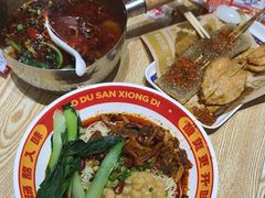 -魔都三兄弟酸辣粉·蘸卤炸串(虹桥万科店)
