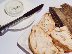 餐前面包黄油-壳里西餐厅Coquille Seafood Bistro(蒙自路店)