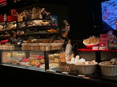 面包甜点陈列柜-Salon de The de Joel Robuchon(外滩18号店)