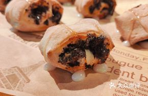 One-Bite Pizza Roll