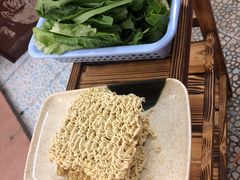 连洲果园鸡，青菜、华丰伊面-司马街鸡煲(西华路店)