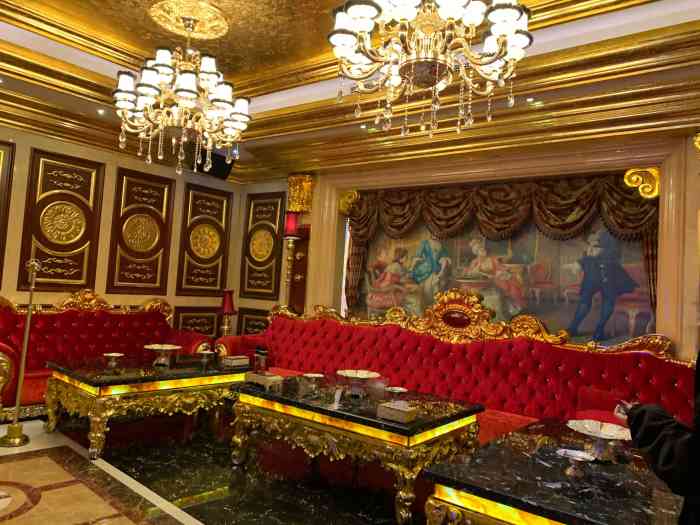 万都金港ktv(长城环岛旗舰店)-"在长城环岛边上,有很大一个停车场,不