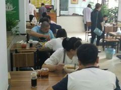 大堂-草桥清真牛肉锅贴扁食店