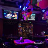 氛围很好的美式餐酒吧