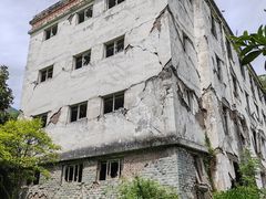-四川汶川特大地震漩口中学遗址