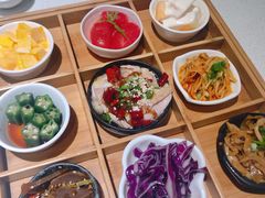 九宫格玲珑前菜-新仙清汤牛腩(铜锣湾店)