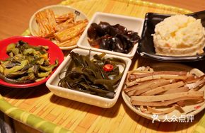 Vegetable Platter with Six Delicate Side Dishes