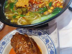 -爆炸头阿姨小四川正宗川味小吃(无任何分店)