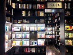 -钟书阁(松江泰晤士小镇店)