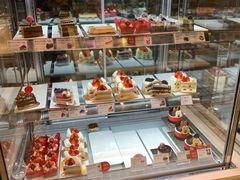 面包甜点陈列柜-巴黎贝甜(常德路店)