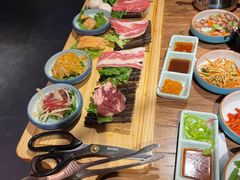 -明洞阿姨·韩式酱蟹烤肉·创意料理(三元桥店)