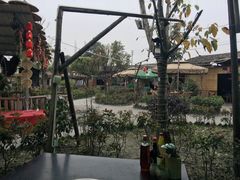 -茅草房·河畔园林火锅