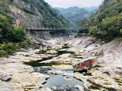 -燕子河大峡谷天坑仙境
