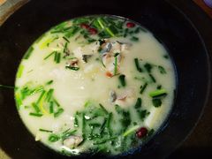 -咕嘟草帽鱼·牛奶一样的鲜鱼汤(天鹅湖万达广场店)