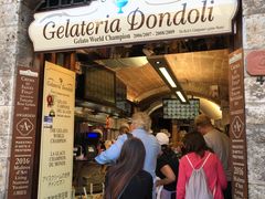 -Gelateria Dondoli