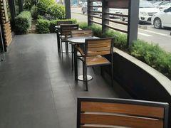 露天位-麦当劳(新新大道岗丰店)