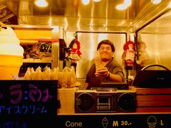 -席娜卡琳火车铁道夜市