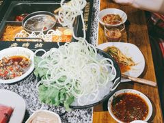 -老牌坊云南鱼豆花火锅(哈西万达店)