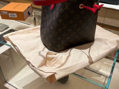 -LV路易威登(海信广场店)
