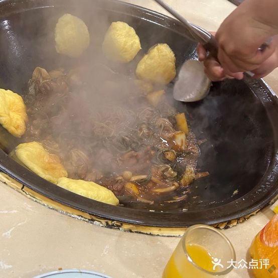 三江鱼东北特色铁锅炖(欧尚店)