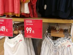 -优衣库(南宁安吉万达广场店)