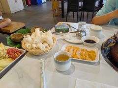 -菌海森林·非遗野生菌火锅(西山区滇池路摩根道店)