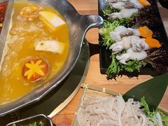 红颜花胶鸡锅-湊湊火锅·茶憩(杭州湖滨银泰in77店)