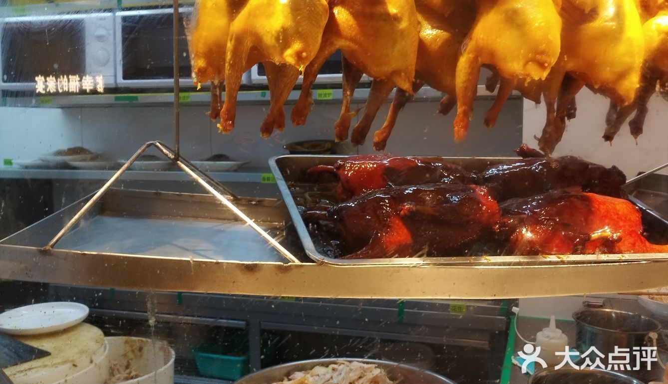 这一间客家菜顶呱呱，客似云来