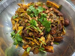 -愉肴麻辣香锅(中山路店)