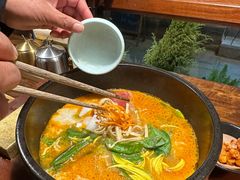 -银米·云南传统过桥米线(双廊黑金冠店)