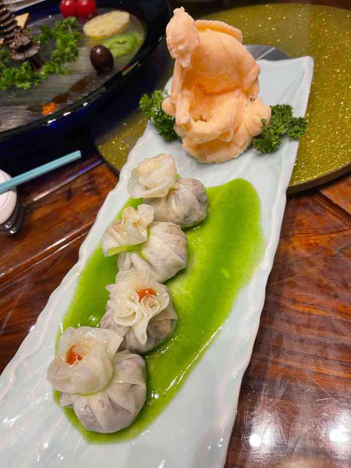 秋萍茶宴(东大名路店)-"有事去了虹口,几个人就近找了家餐厅,进店.