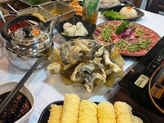 -鲜入围煮花胶鸡海鲜火锅