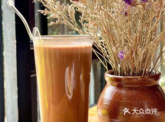 「束河古镇，飞花触水酒吧街」在丽江束河古镇最漂亮的核