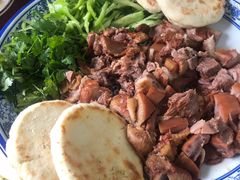 扒猪脸火勺-北京龙庆四季香农家饭庄·灶台鱼·碳烤虹鳟鱼(龙庆峡店)