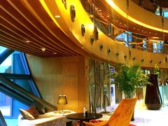 -上海滴水湖皇冠假日酒店