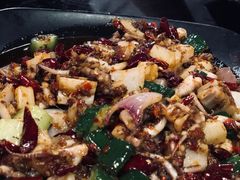 辣炒鱿鱼-何师烧烤·香辣蟹·川菜·30年老品牌(太古里旗舰店)