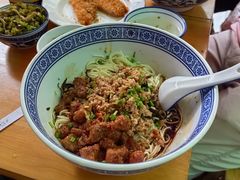 辣肉面-沪西老弄堂面馆(定西路店)