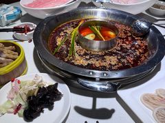 -茅草房·河畔园林火锅