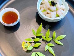 手拨凤尾河虾仁-荷风细雨·中国茶宴(碧云店)