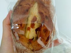 草莓乳酪软欧-Juicy Bakery(瑞景店)