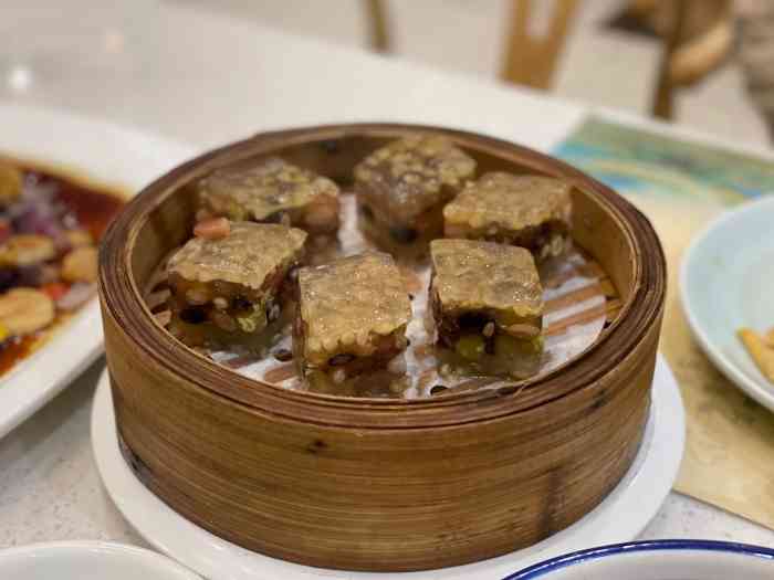 原南二环的羊城酒家现在到了车站南路门口可以停车占地很大进门装修很