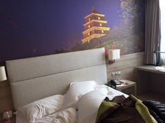 -西安大雁塔科技大学地铁站亚朵酒店