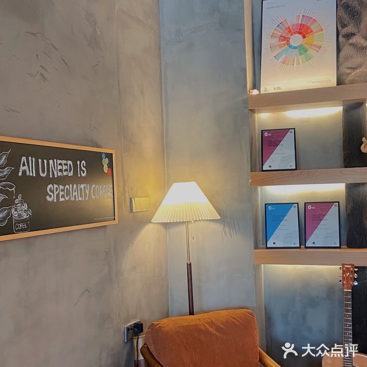 原木风咖啡馆:独特韵味让你流连忘返!