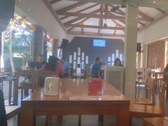 -Chom Cafe and Restaurant