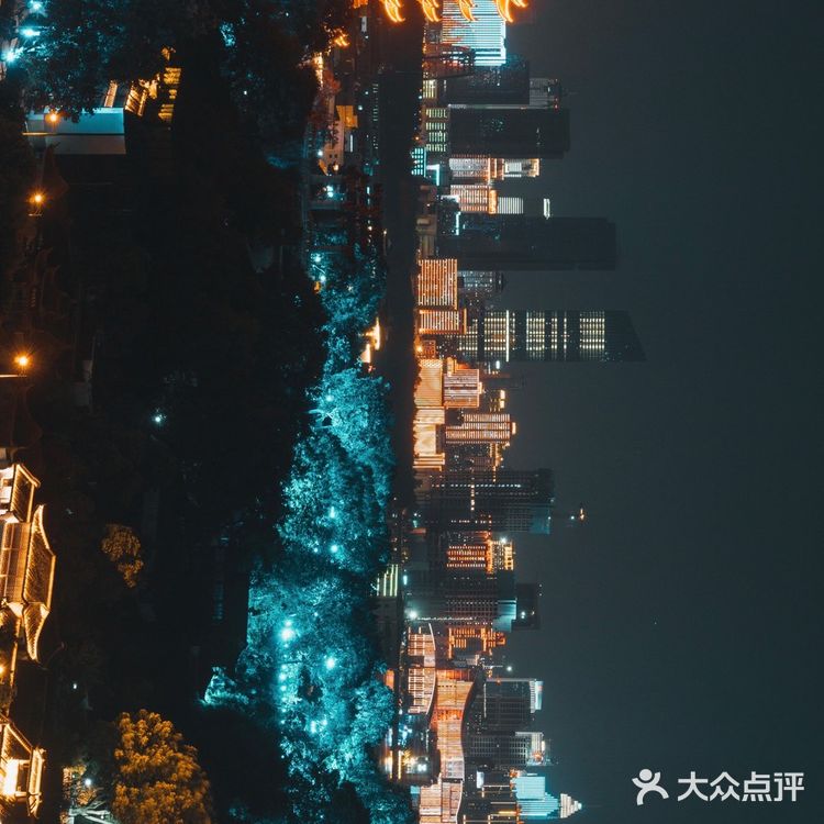 黄鹤楼是这座城的精神图腾