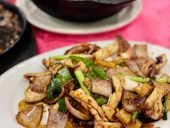 姜葱炒鲜鱿-松记特色美食